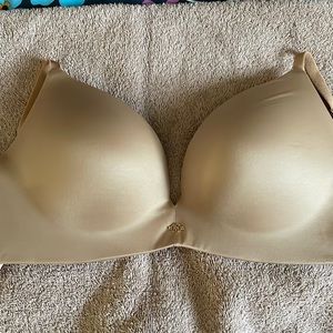 Victoria’s Secret So Obsessed wireless bra- 34C